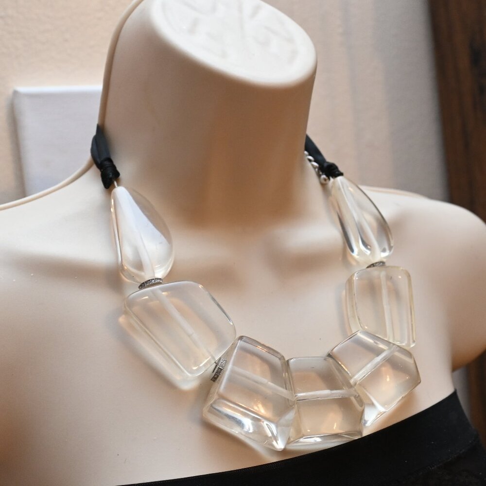 Clear Resin Statement Necklace chunky lucite geometric ribbon modernist - Picture 4 of 7